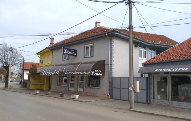 Добро нам дошли, Топаловићи: Прослава у Пожаревцу уз торту у облику мртвачког сандука